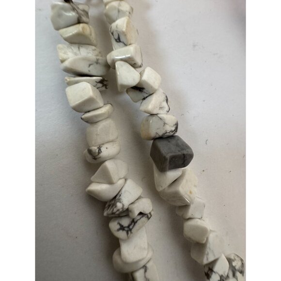 Vintage White Howlite & Gray Pearl Beaded Necklace With Hook Closure 8 Inches Lo - Picture 15 of 16
